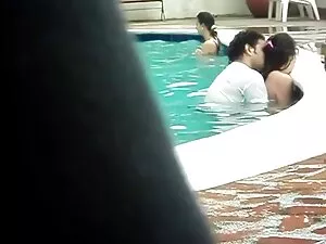 A miúda asiática faz ...