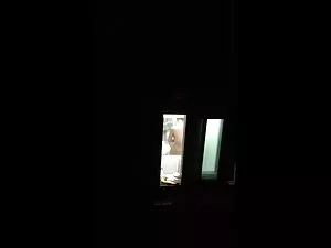 A Papar v porno bras ...