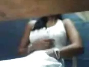 A namorada faz um br ...