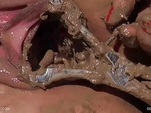Sexy strap on fuckin ...