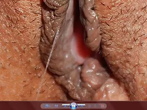 A miúda asiática tem ...